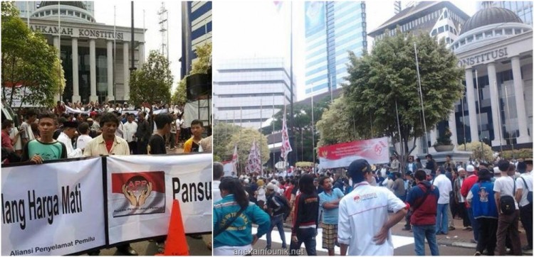 Foto Pendukung Prabowo Demo Kecurangan Pilpres di MK