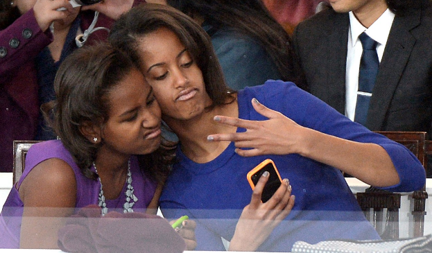Foto Selfie Anak-Anak Obama, Malia dan Sasha