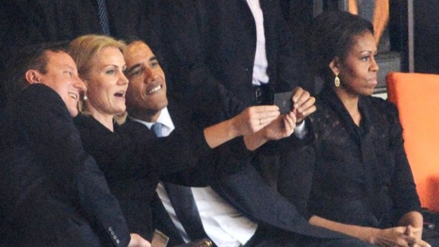 Foto Selfie Barack Obama di Acara Mengenang Mandela