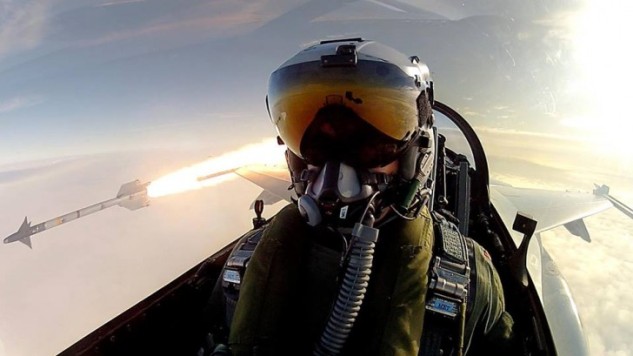 Foto Selfie Pilot Tempur Ketika Menembakkan Misil
