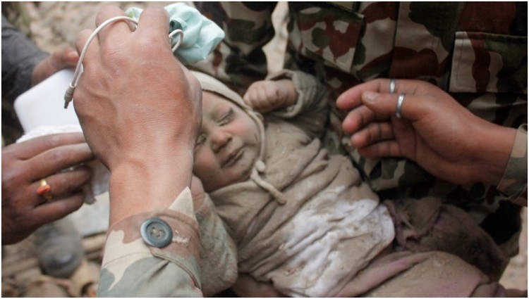 Bayi bernama Muldhoka berhasil diselamatkan tentara Nepal