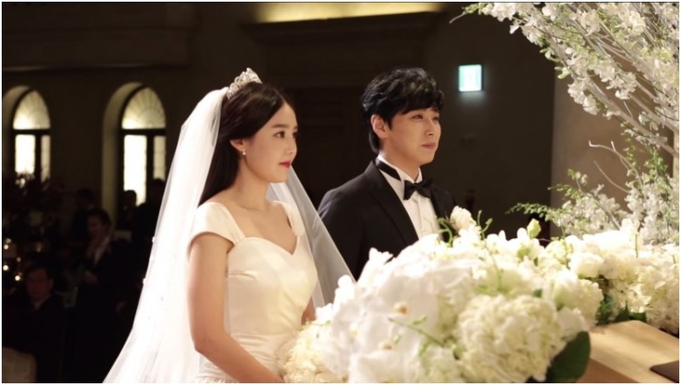 Momen pernikahan Lee Sungmin dan Kim Sa Eun