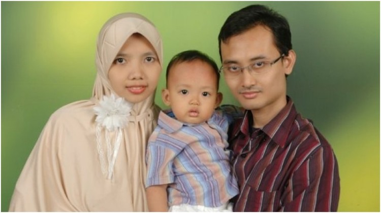 Dion Cecep Supriadi bersama istri dan putranya