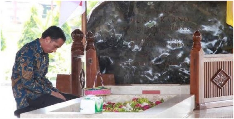Presiden Jokowi berada di makam Bung Karno, 1 Juni 2015