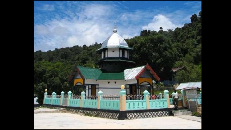 Masjid Tua Patimburak bersejarah yang terletak di Kokas, Fakfak, Provinsi Papua Barat