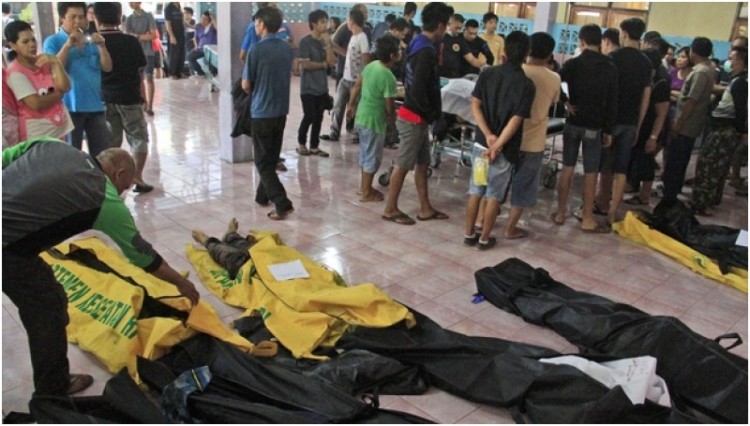 Keluarga mengidentifikasi jenazah korban kebakaran Inul Vizta di Manado