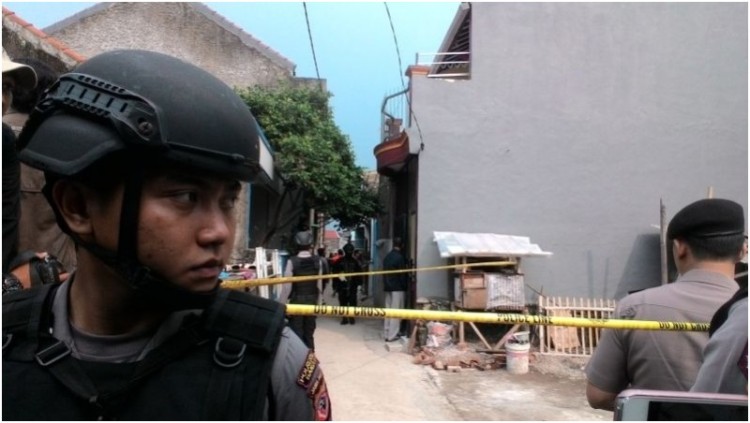 Polisi menggrebek rumah terduga teroris di Bandung