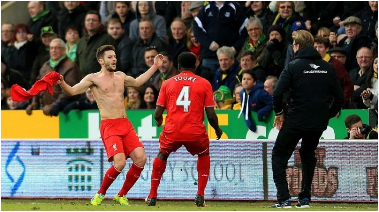 Selebrasi Adam Lallana usai mencetak gol kemenangan Liverpool 5-4 atas Norwich