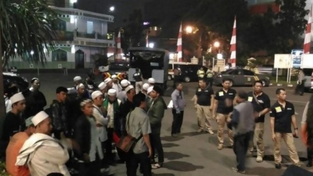 Aksi sweeping FPI di Kafe Camden, Kebayoran Baru, Jaksel